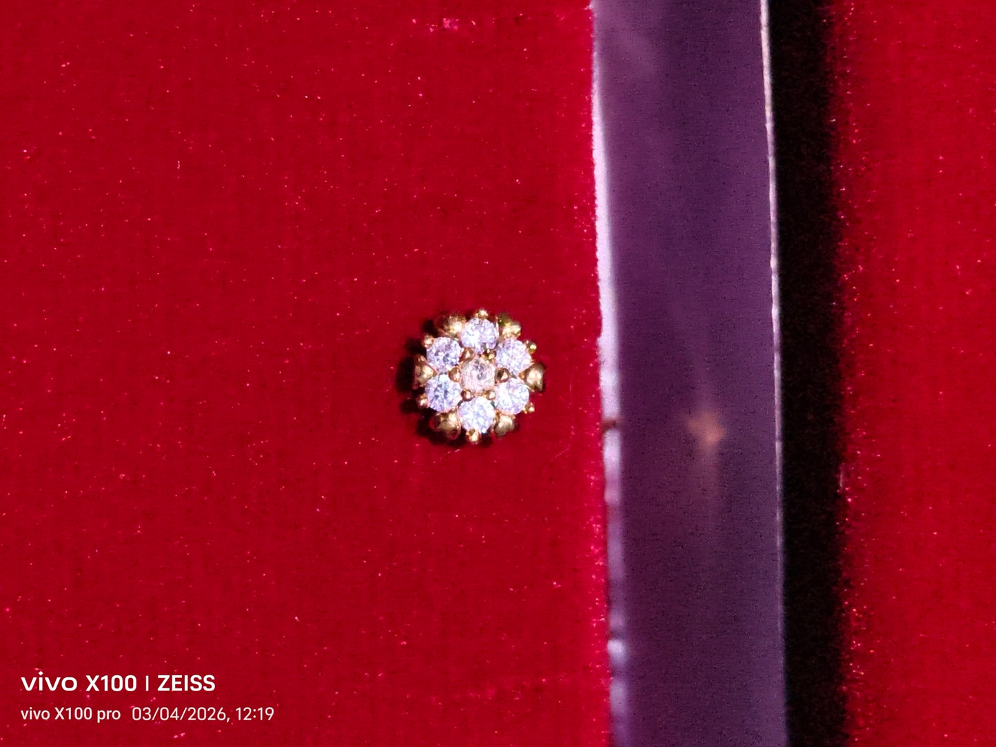 Diamond Style Floral wire Nose Pin