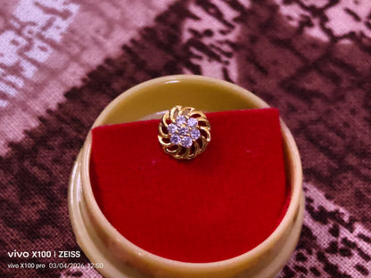 Crystal Swirl Stud Nose Pin
