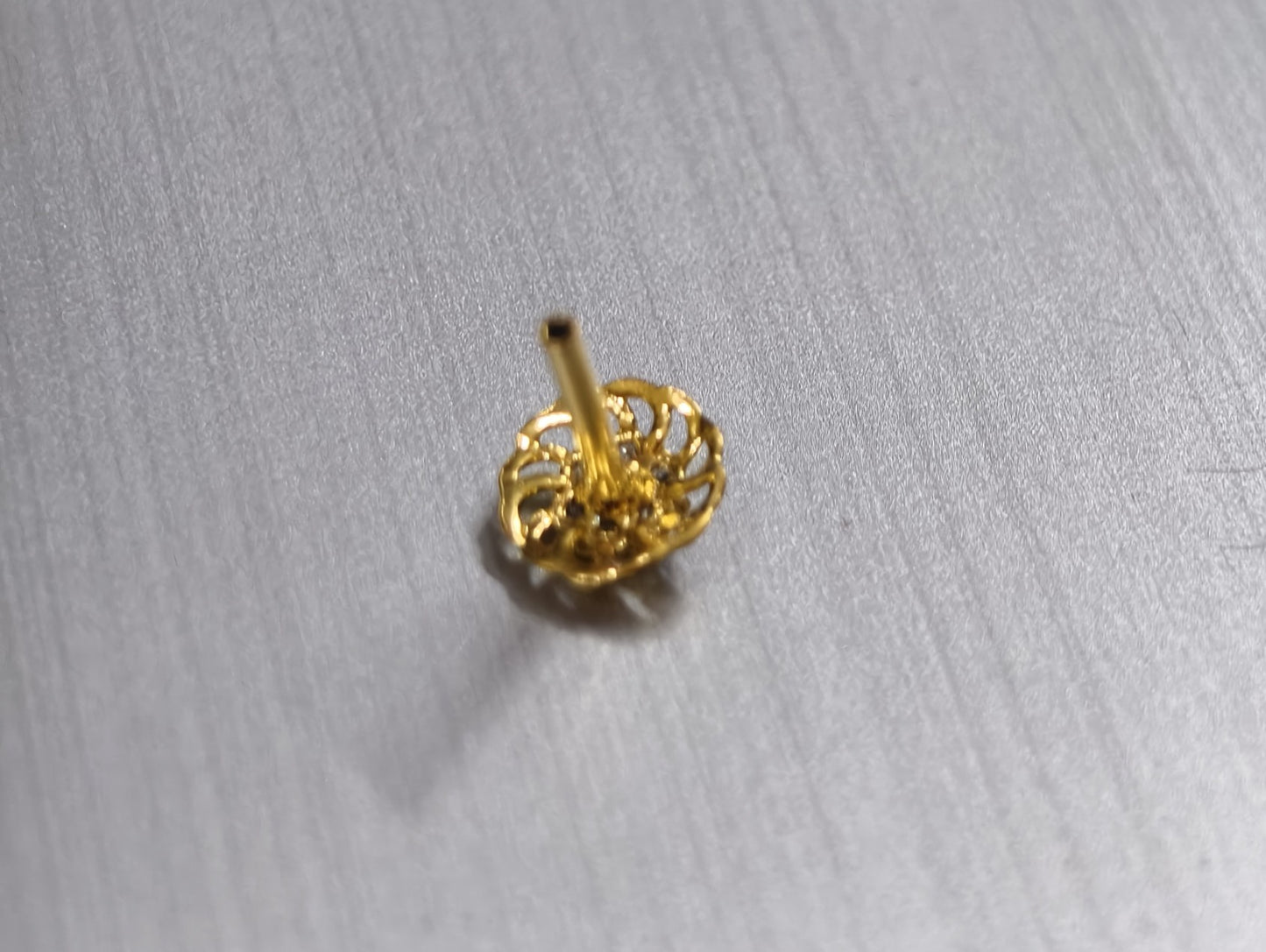 Crystal Swirl Stud Nose Pin