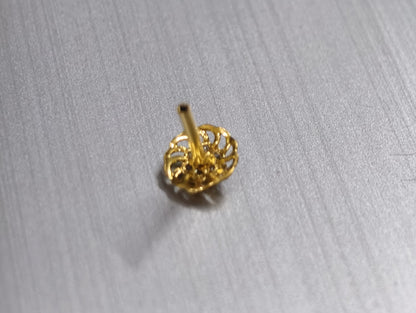 Crystal Swirl Stud Nose Pin