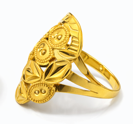 Traditional Gold Filled Ring Featuring Floral and Leaf